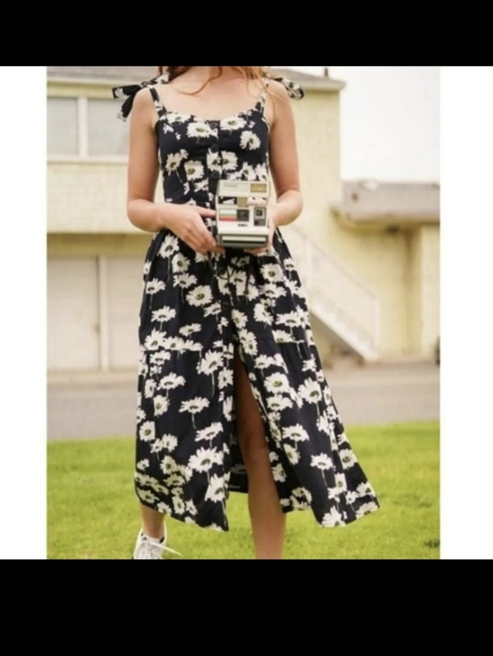 Urban Outfitters Dresses & Skirts - *2/$30* Urban Outfitters Daisy Dress